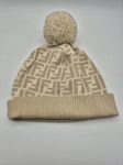 Fendi Cappello Beanie con Pon Pon Lana Merino Logo FF